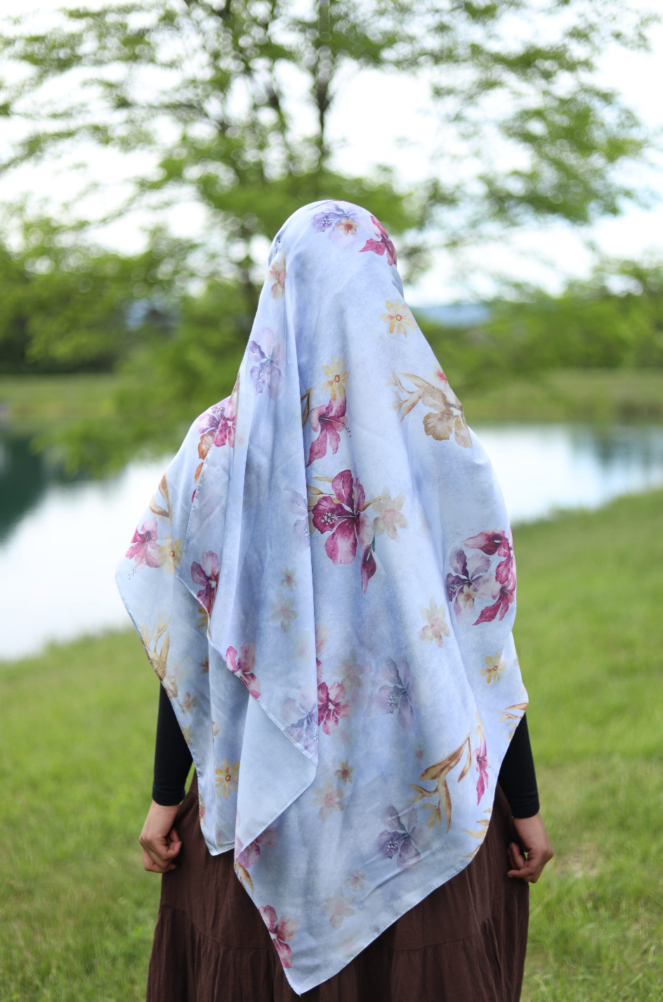 Paint Satin Hijab - Gray Floral