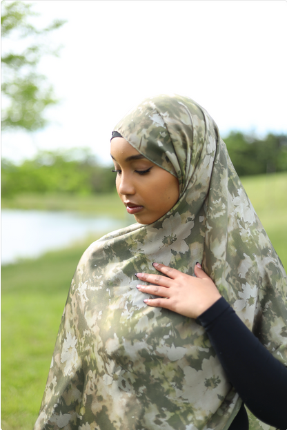Paint Satin Hijab - Green Garden